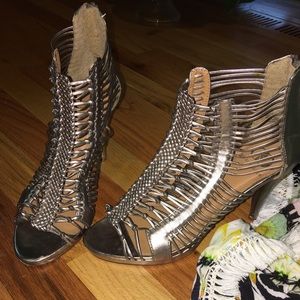 Kelsi Dagger strappy silver metallic low heels 7M